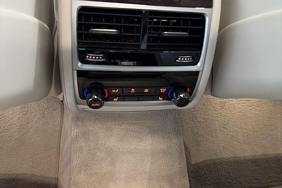 BMW 750i 22 of 30