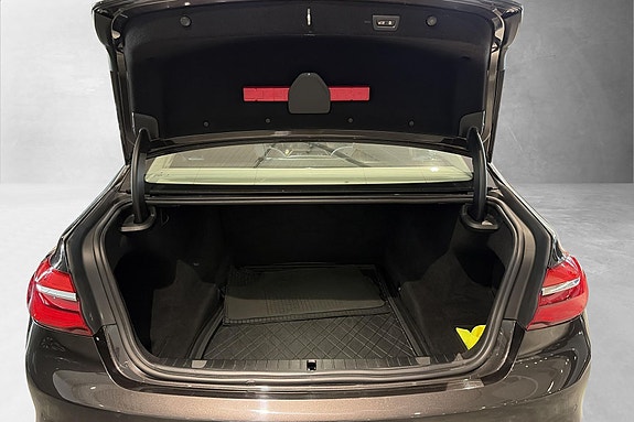 BMW 750i 18 of 30