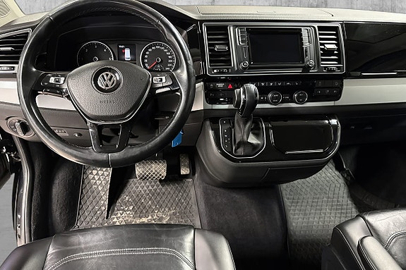 Volkswagen Multivan 14 of 25