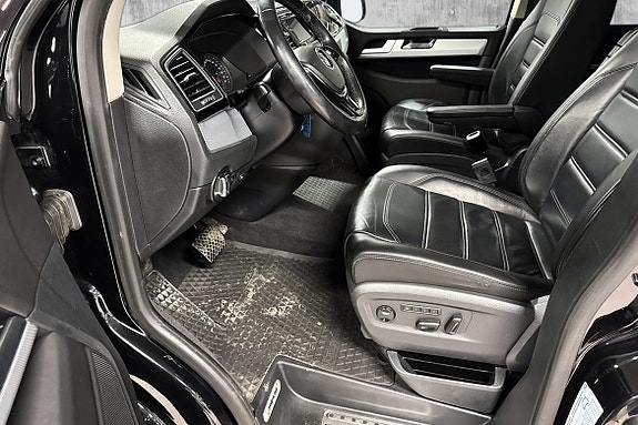 Volkswagen Multivan 12 of 25
