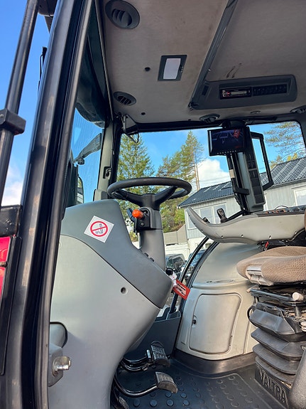 Valtra N163D m/Ølmstad Bunn og buk 2014, kr 630 000,-