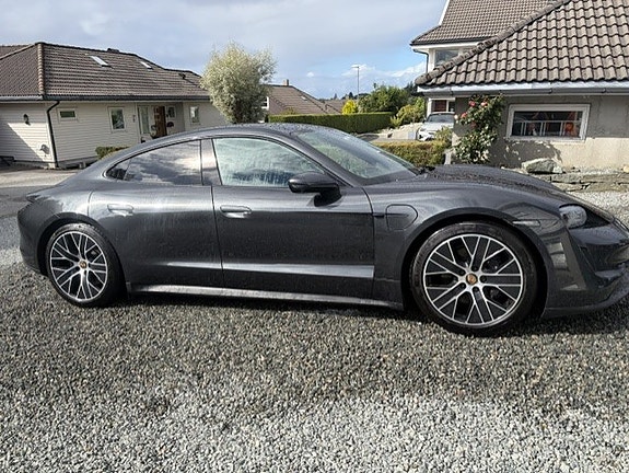 Porsche Taycan 2 of 17