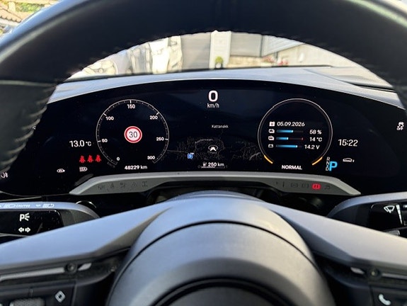 Porsche Taycan 14 of 17