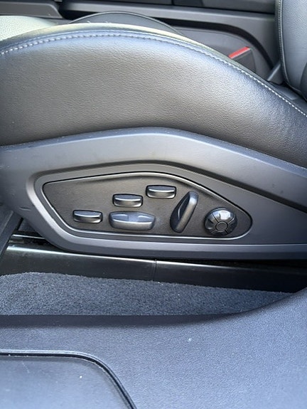 Porsche Taycan 12 of 17