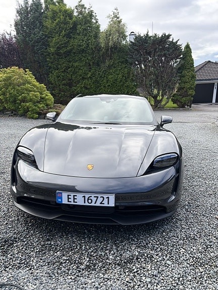 Porsche Taycan 4 of 17