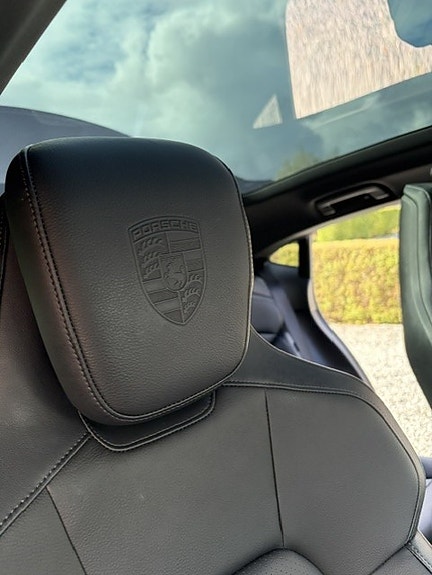 Porsche Taycan 10 of 17