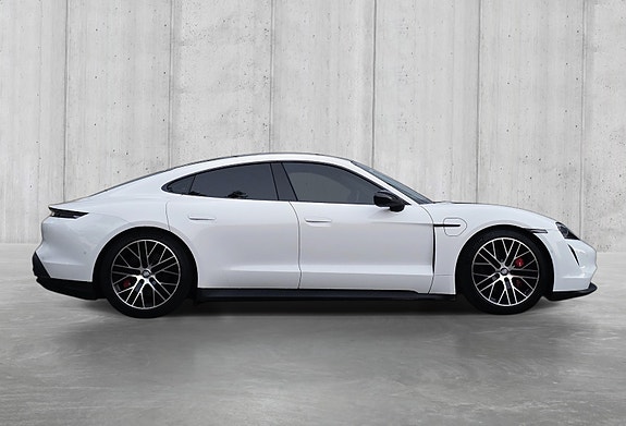 Porsche Taycan 6 of 30