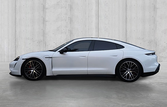 Porsche Taycan 7 of 30