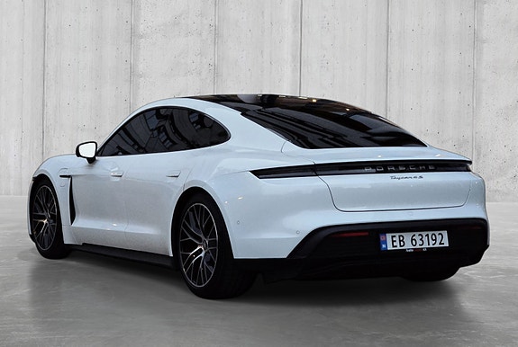 Porsche Taycan 16 of 30