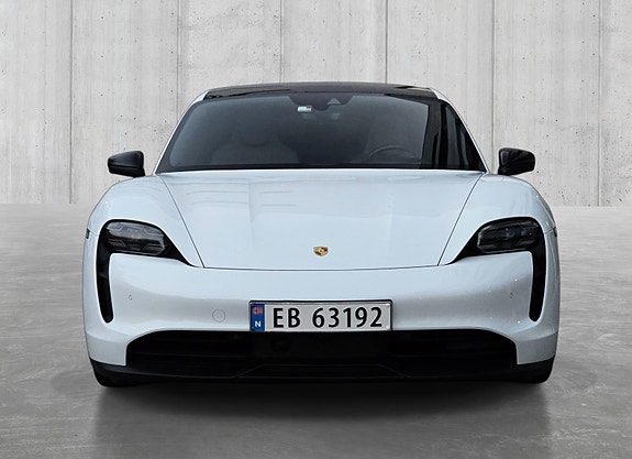 Porsche Taycan 17 of 30