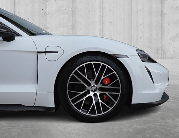 Porsche Taycan 20 of 30