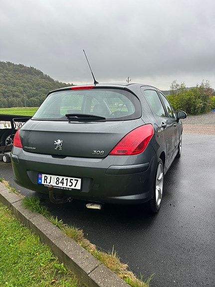 Peugeot 308 4 of 5