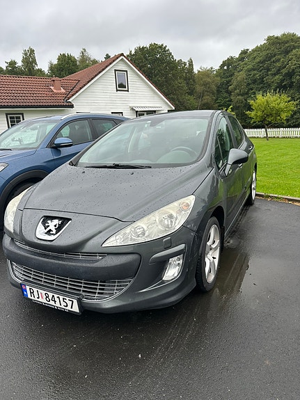 Peugeot 308 2 of 5