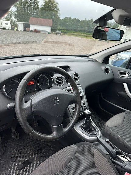 Peugeot 308 3 of 5