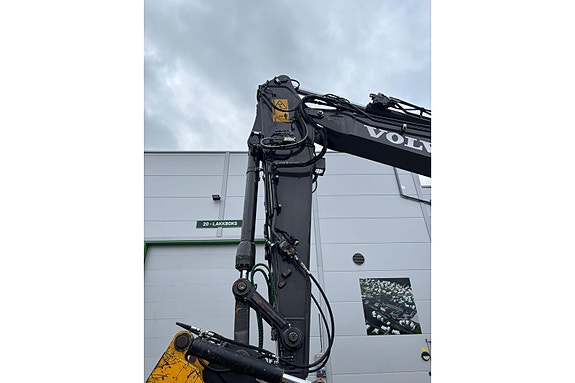 Volvo EC 140 EL 17 of 30
