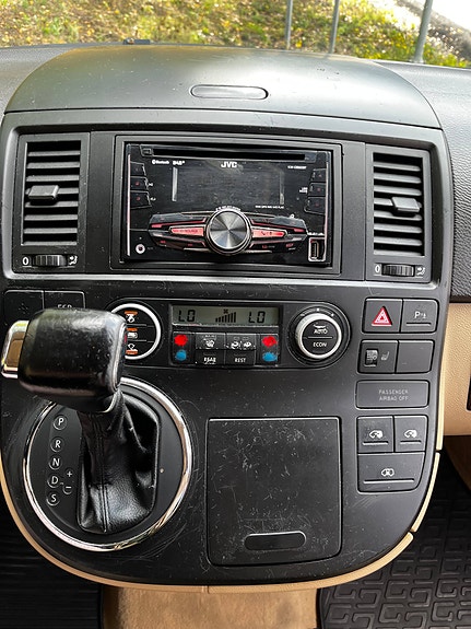 Volkswagen Multivan 5 of 17