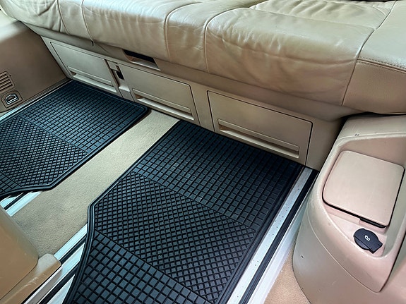 Volkswagen Multivan 8 of 17