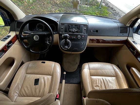 Volkswagen Multivan 14 of 17