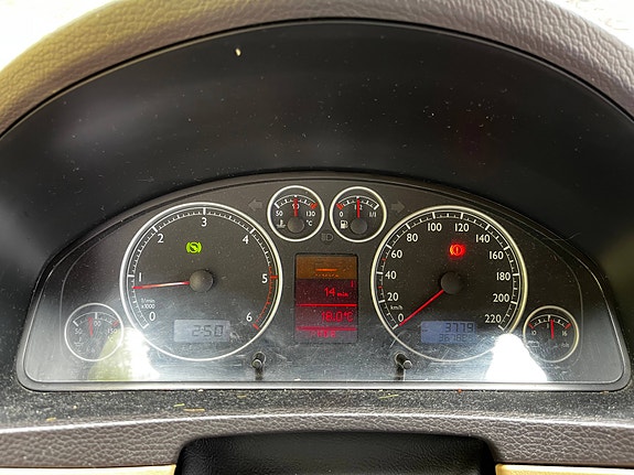 Volkswagen Multivan 4 of 17