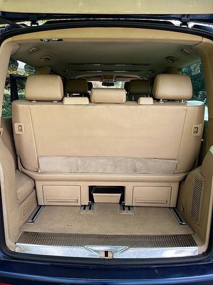 Volkswagen Multivan 9 of 17