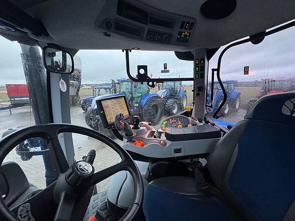 New Holland t7.225 AC 7 of 8
