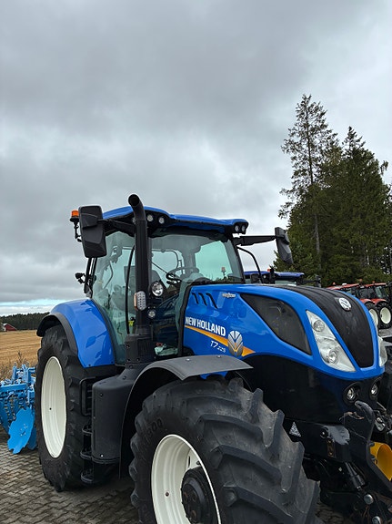 New Holland t7.225 AC 2 of 8