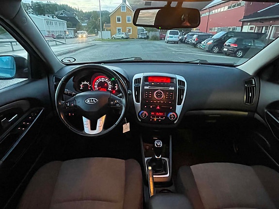 Kia Ceed 4 of 10