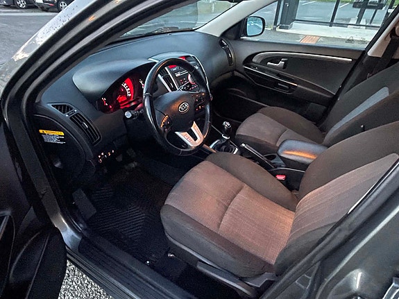 Kia Ceed 3 of 10