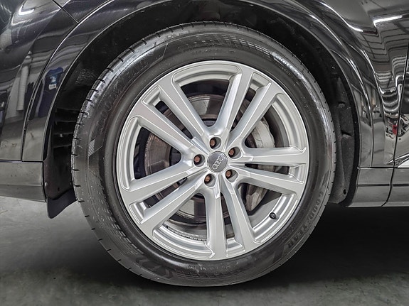 Audi Q7 9 of 30