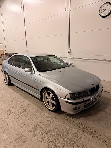 BMW M5 3 of 16