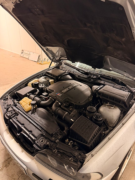 BMW M5 15 of 16