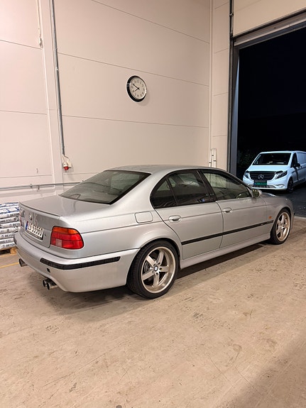 BMW M5 4 of 16