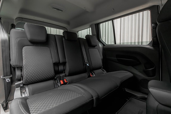 Ford Grand Tourneo Connect 13 of 30