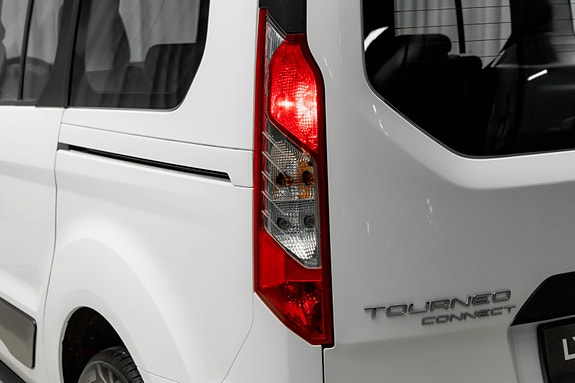 Ford Grand Tourneo Connect 10 of 30