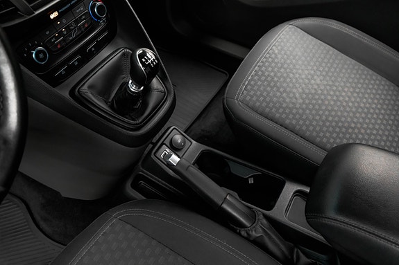 Ford Grand Tourneo Connect 17 of 30