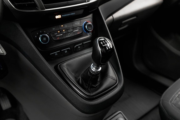 Ford Grand Tourneo Connect 19 of 30