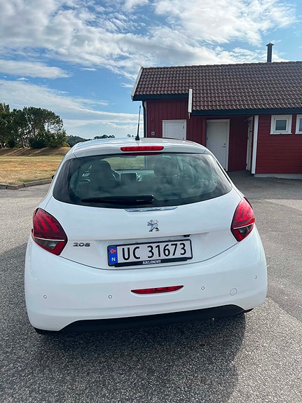 Peugeot 208 4 of 23