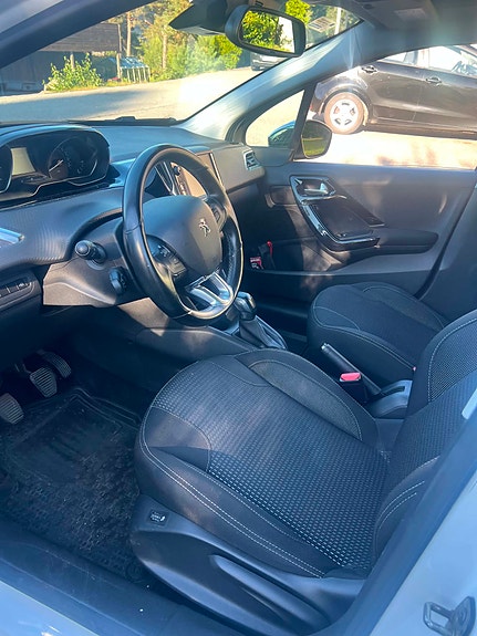 Peugeot 208 11 of 23
