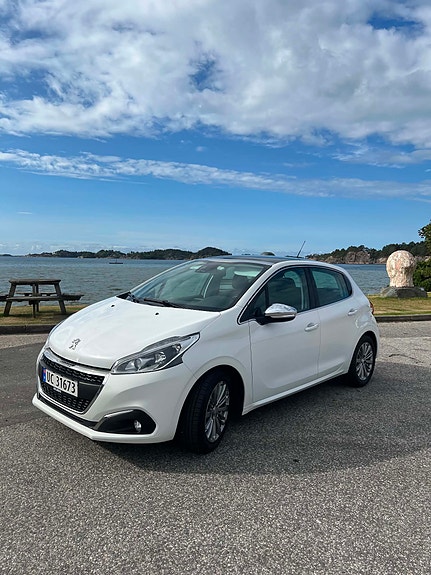Peugeot 208 8 of 23