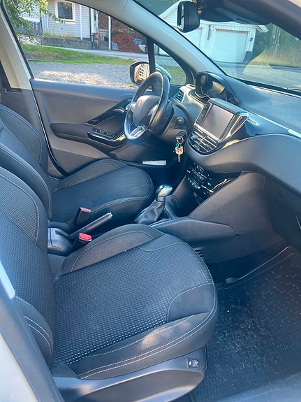Peugeot 208 15 of 23