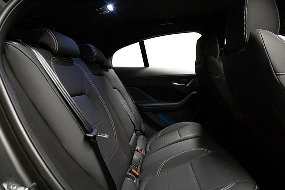 Jaguar I-PACE 18 of 30