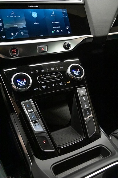 Jaguar I-PACE 22 of 30