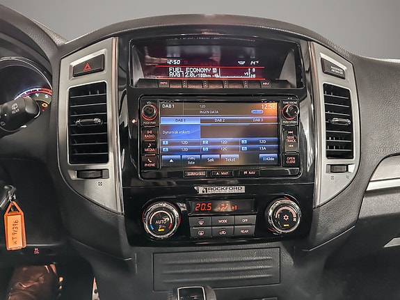 Mitsubishi Pajero 19 of 30