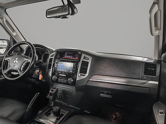 Mitsubishi Pajero 21 of 30