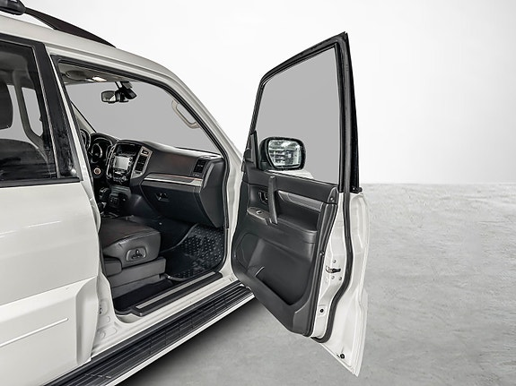 Mitsubishi Pajero 23 of 30