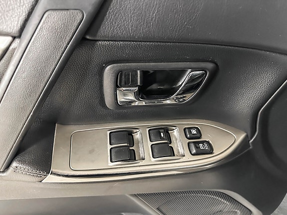 Mitsubishi Pajero 10 of 30