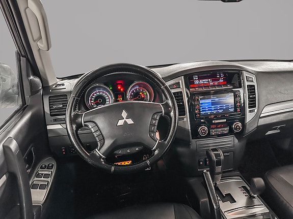 Mitsubishi Pajero 14 of 30