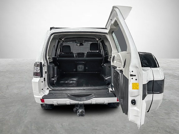 Mitsubishi Pajero 28 of 30