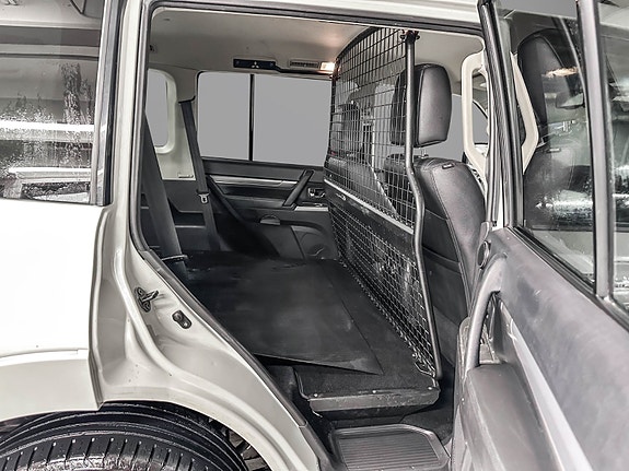 Mitsubishi Pajero 25 of 30