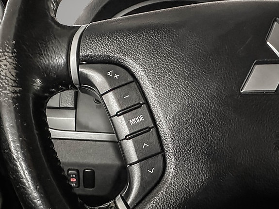 Mitsubishi Pajero 15 of 30